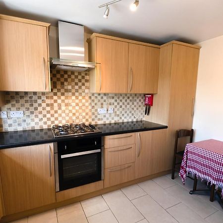 Immaculate 2-Bed Apartment In Isleworth By River Luaran gambar