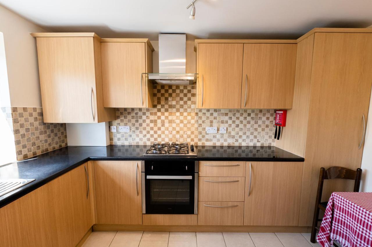 Immaculate 2-Bed Apartment In Isleworth By River Luaran gambar